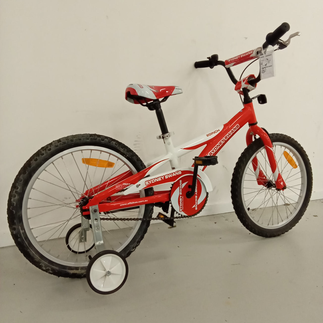 910 - 20" White,
Red, Kids, Bike