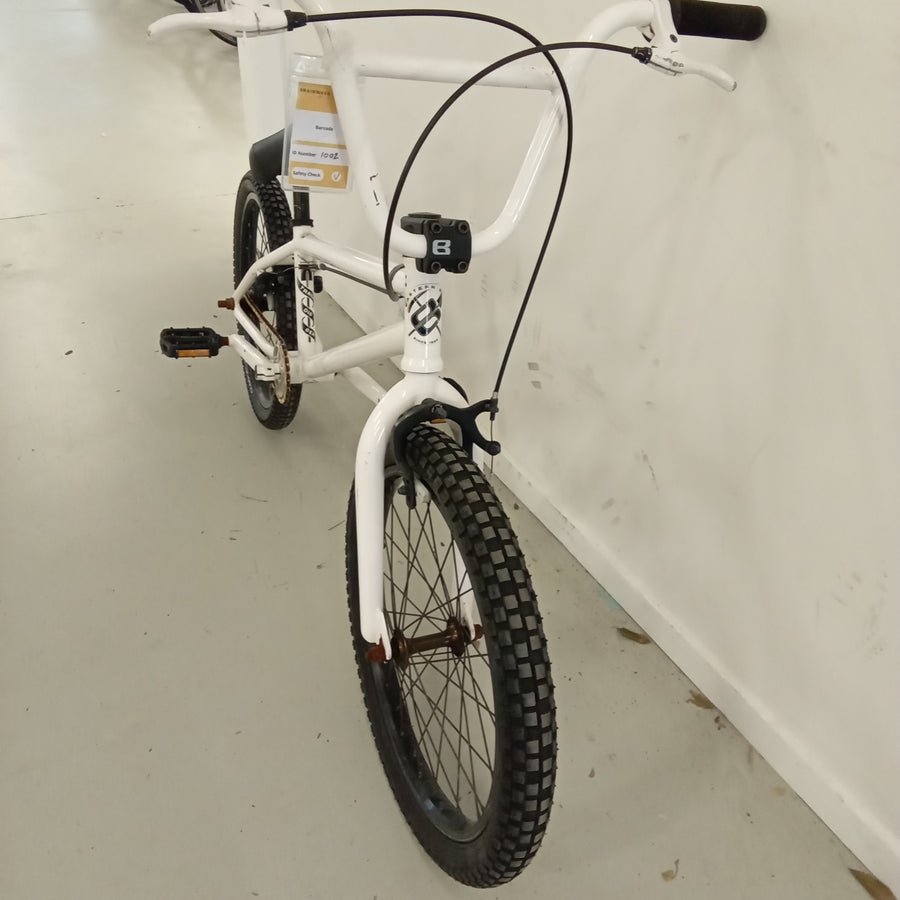 1002 - 20" White, BMX, Bike