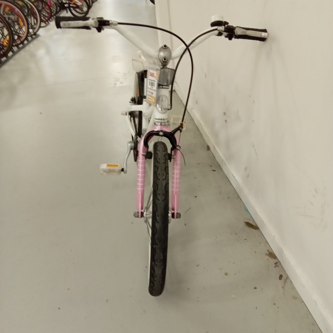 1023 - 18" White,
Pink, Kids, Bike