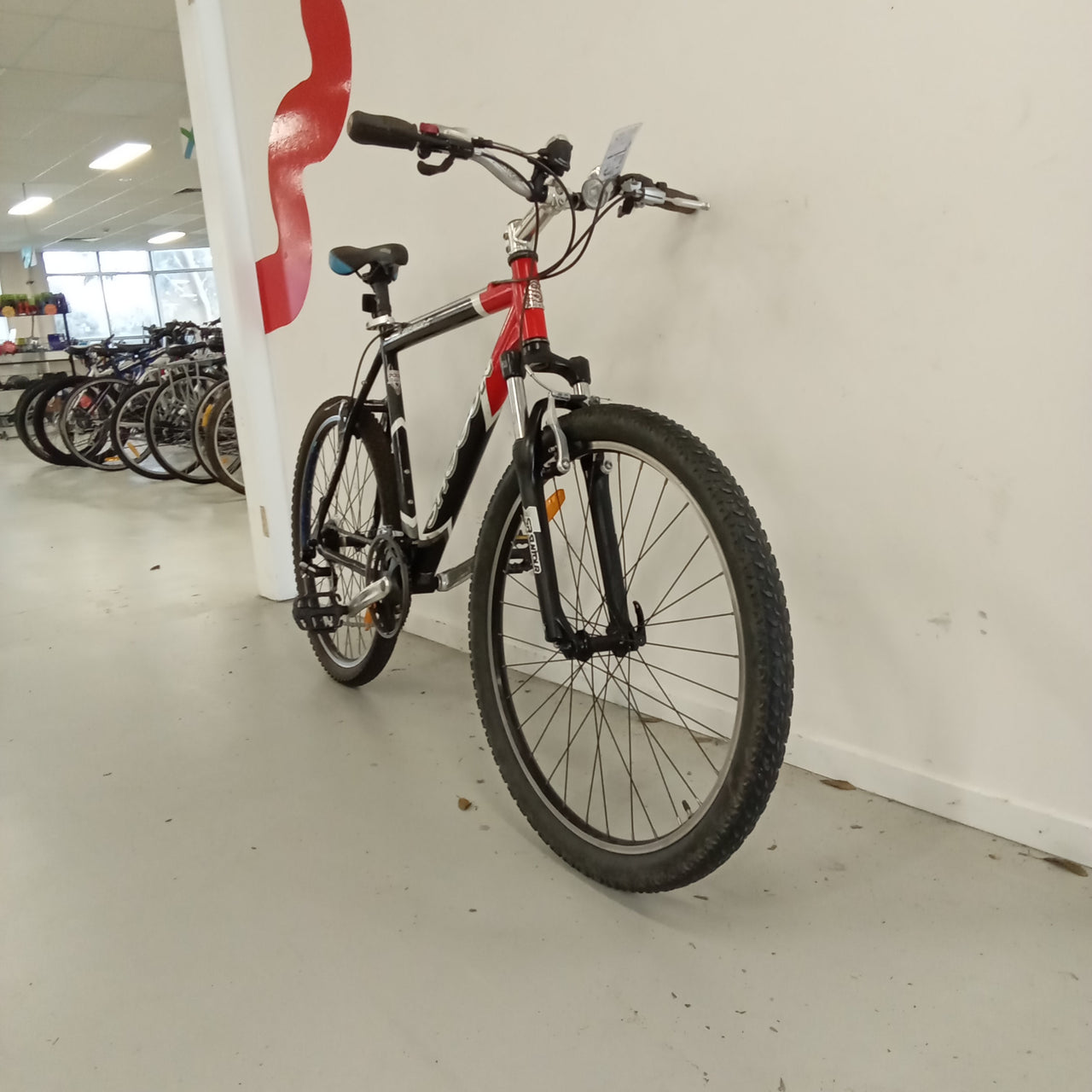 1065 - 56cm Black,
Red,
Multi, Mountain Bike, Bike