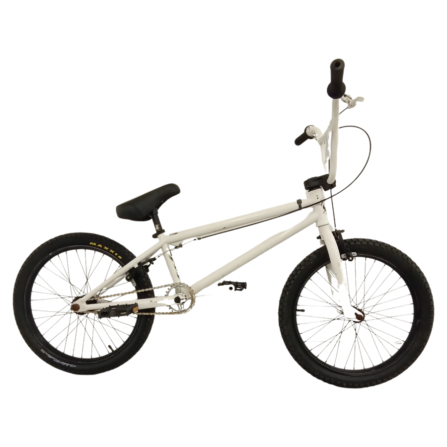 1002 - 20" White, BMX, Bike