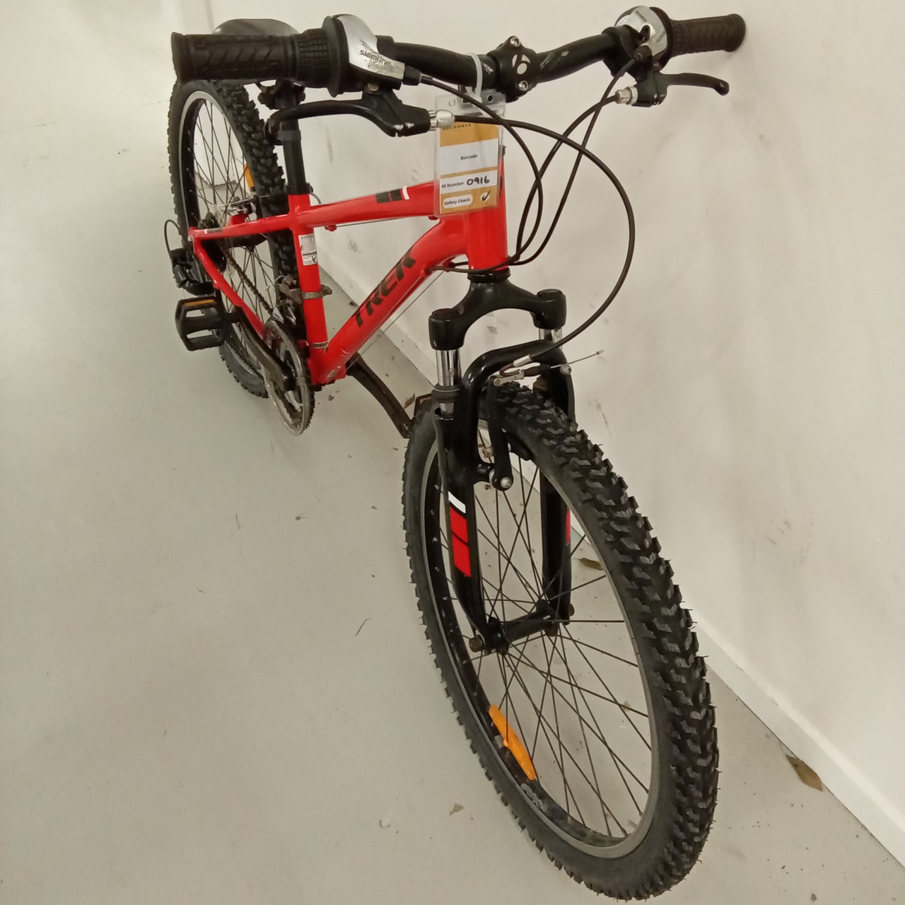 916 - 24" Red, Mountain Bike,
Kids, Bike