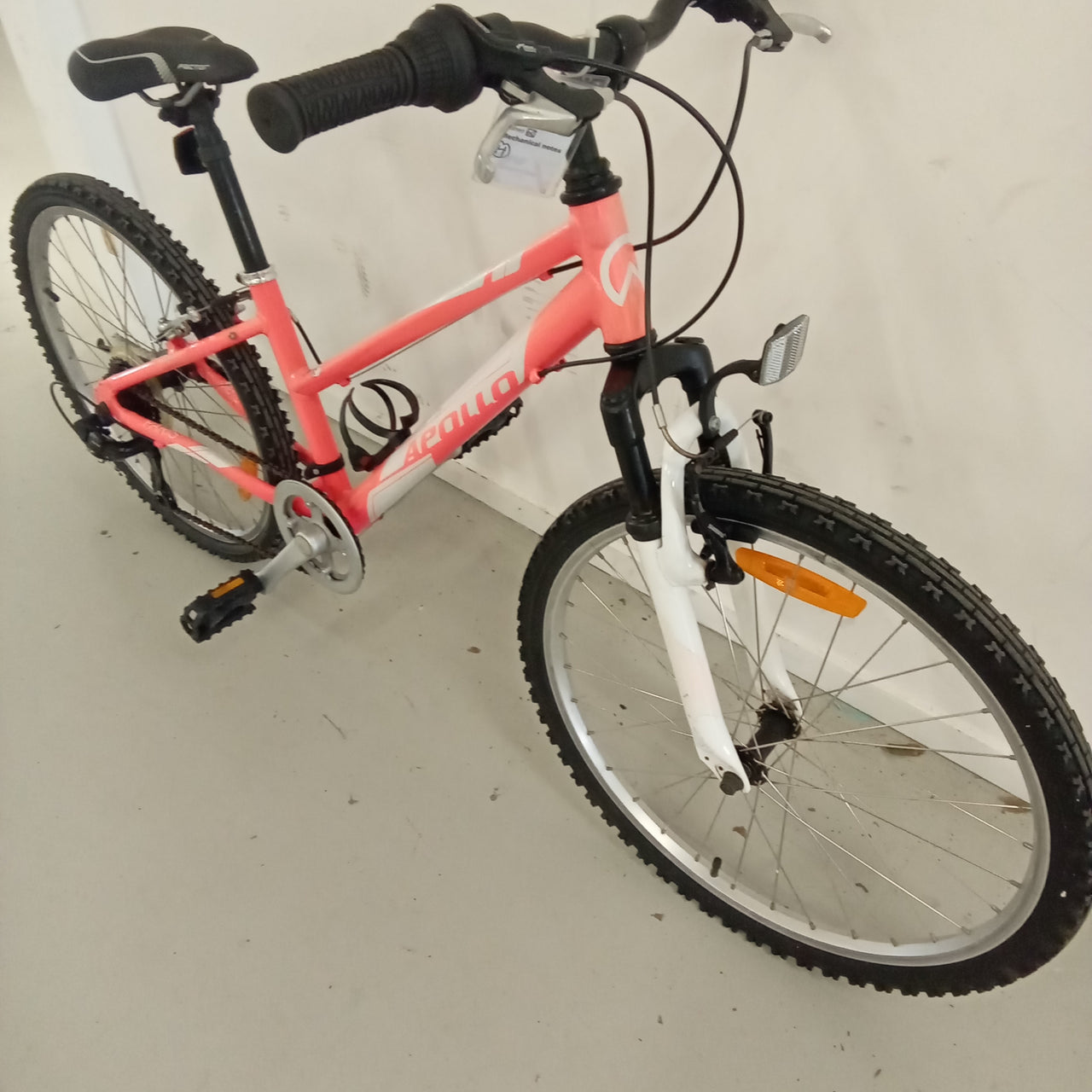1003 - 24" White,
Pink, Mountain Bike,
Kids, Bike
