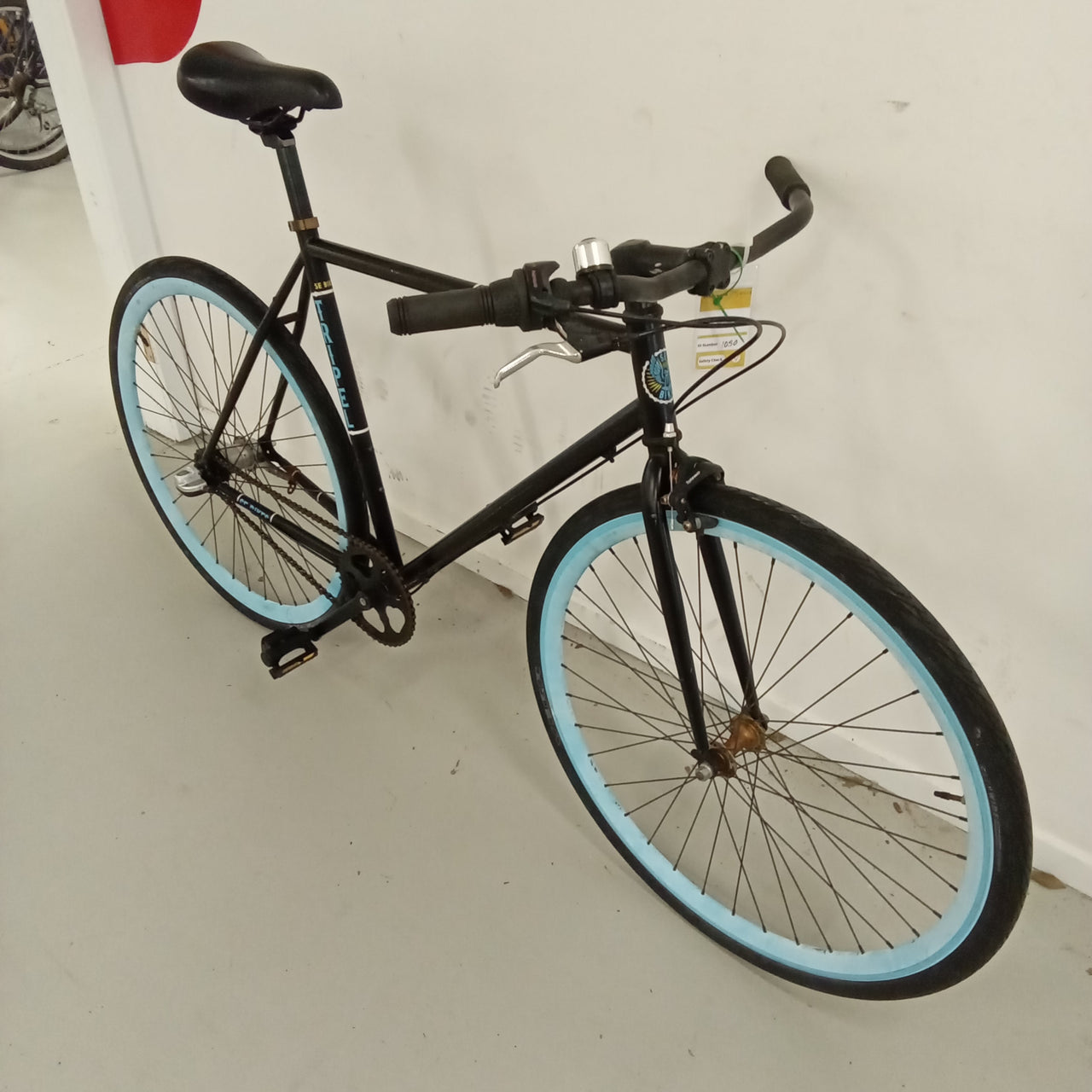 1050 - 56cm Black,
Blue, Flat Bar Commuter, Bike