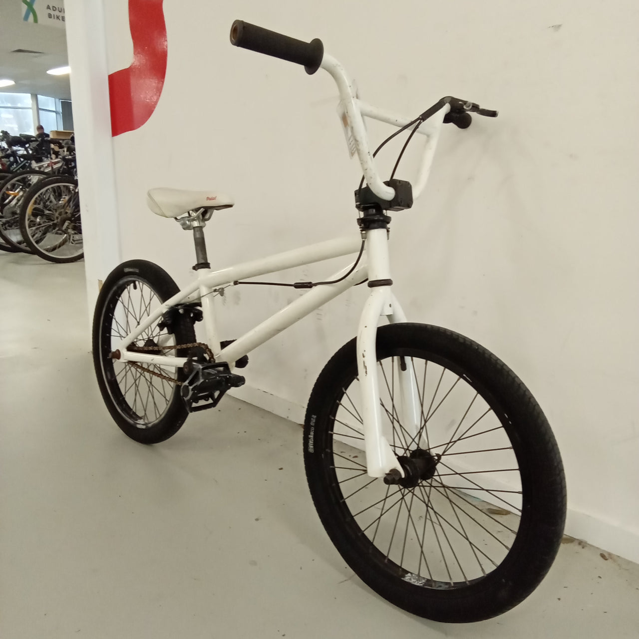 1073 - 20" White, BMX, Bike
