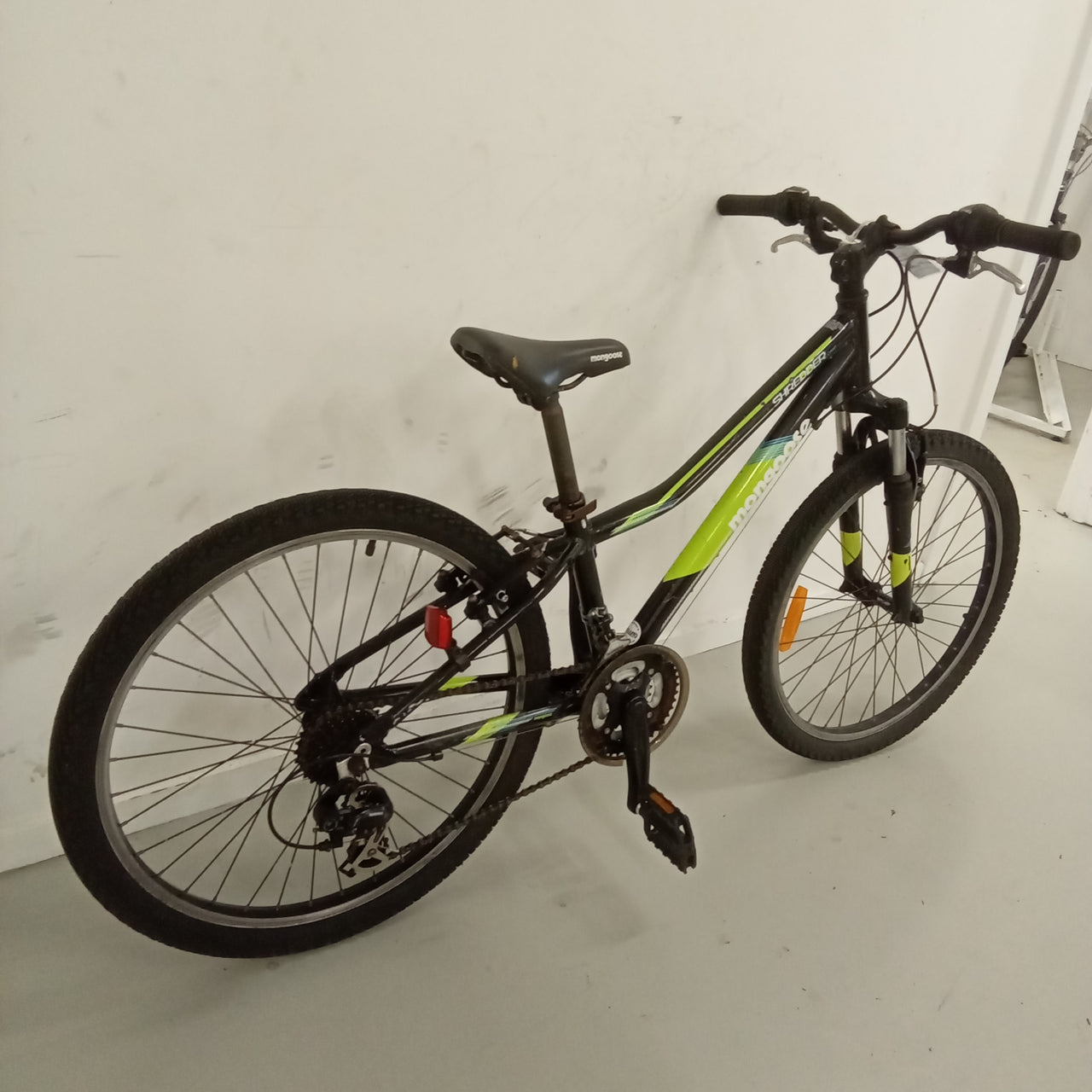 1627 - 24" Black,
Green, Mountain Bike,
Kids, Bike
