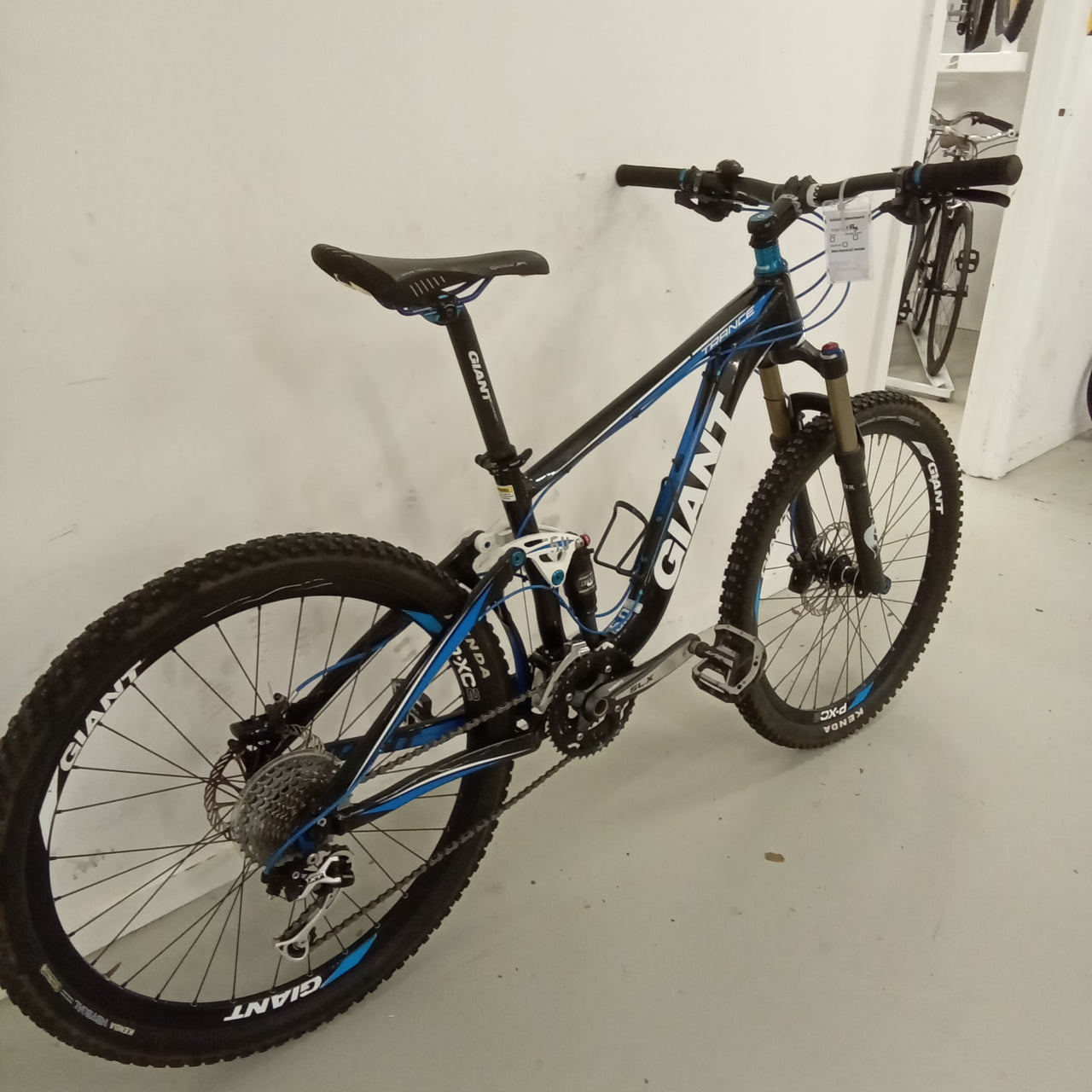 1705 - 26" Black,
Blue, Mountain Bike, Bike