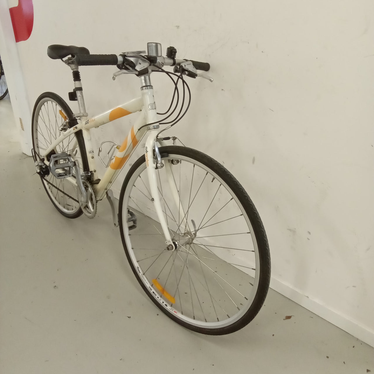 1740 - 33cm White, Flat Bar Commuter, Bike