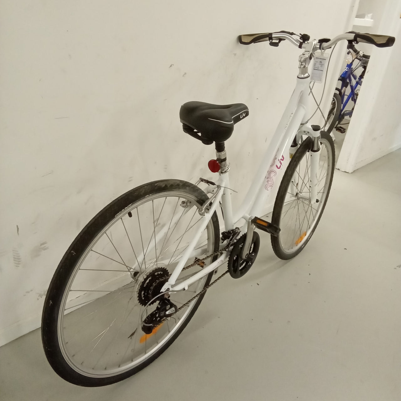 1768 - 40cm White, Hybrid Commuter, Bike