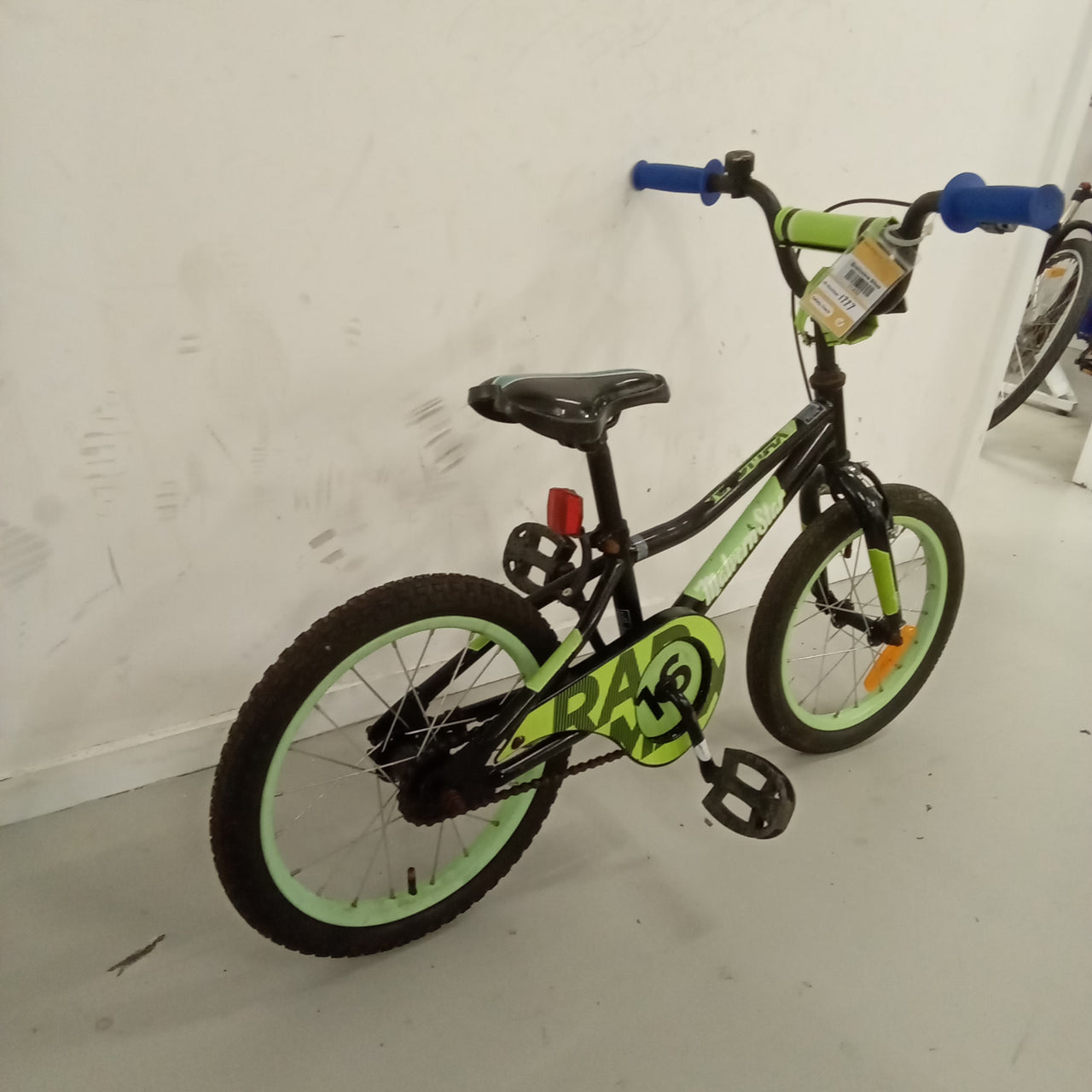 1777 - 16" Black,
Green, Kids, Bike