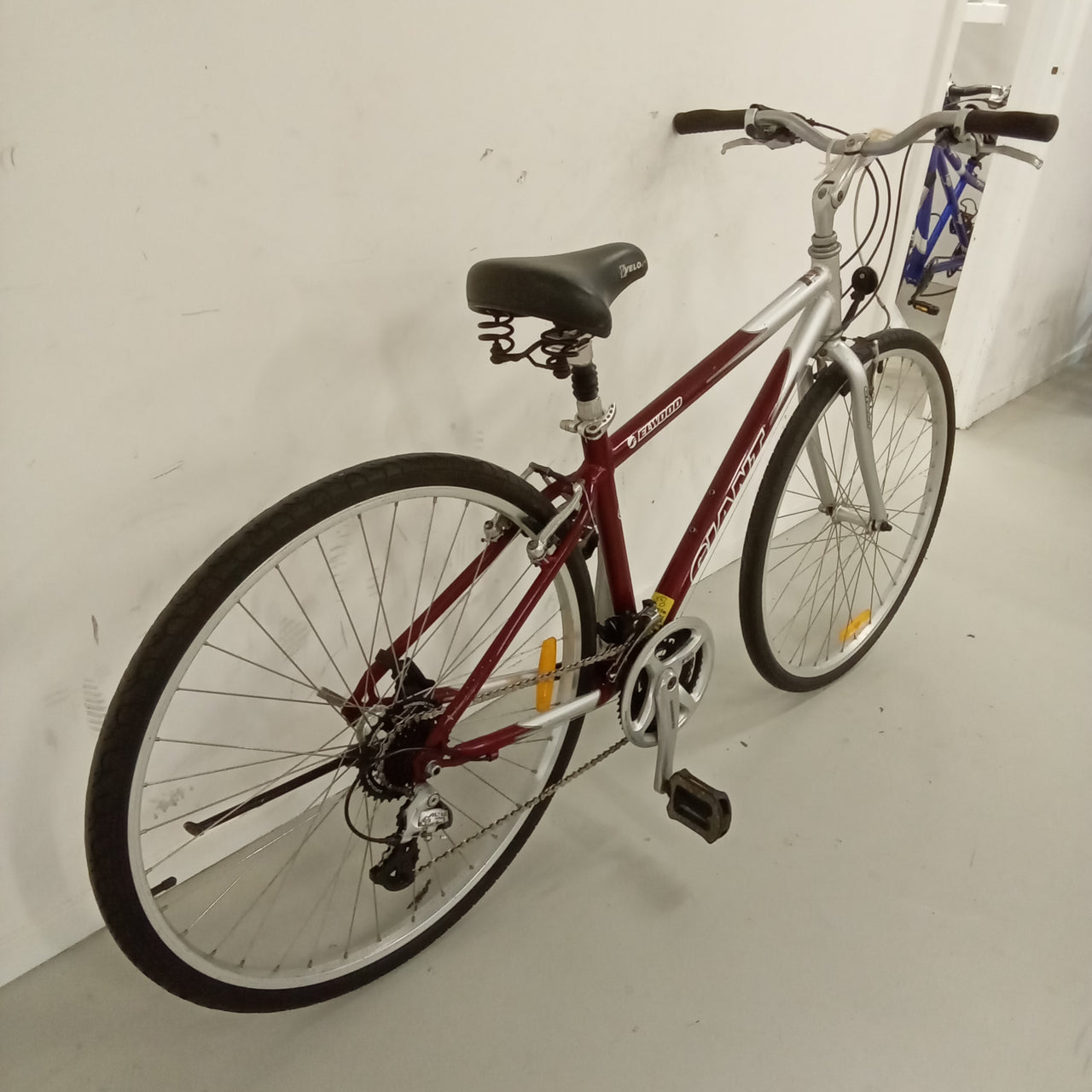 1803 - 44cm Silver,
Red, Flat Bar Commuter, Bike