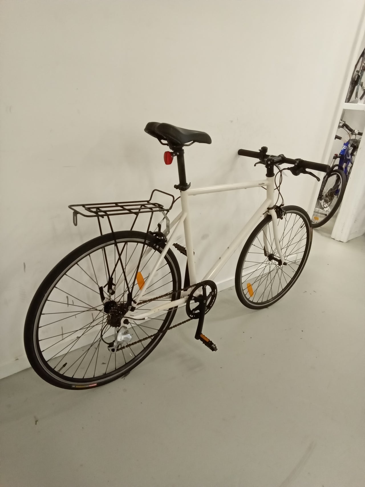 2180 - 54cm White, Flat Bar Commuter, Bike