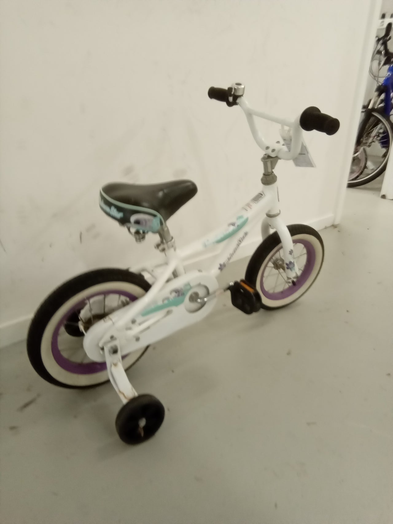 2327 - 12" White, Kids, Bike