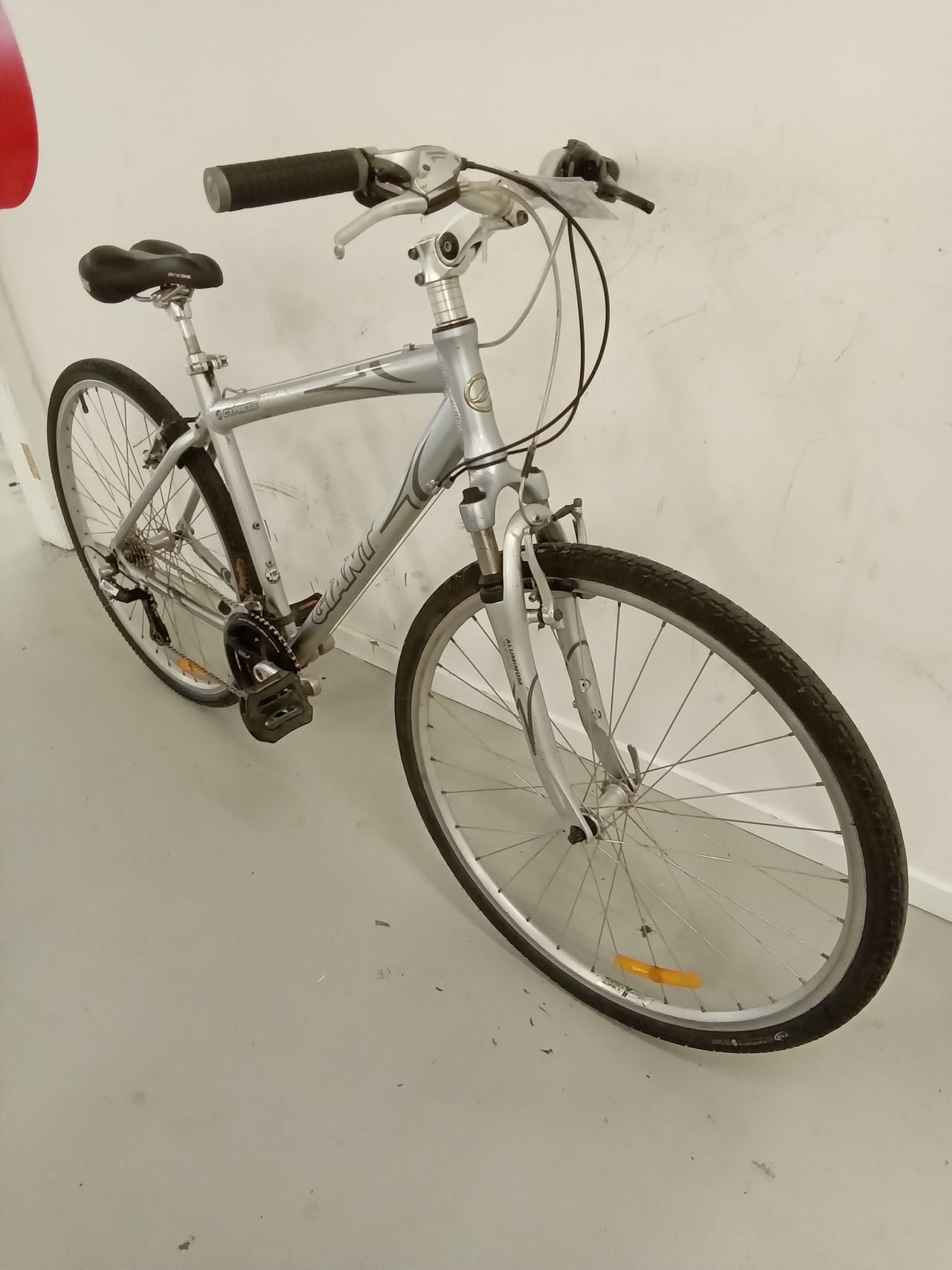 Giant Cypress Bike -  44cm - Hybrid Commuter, Colour: Silver