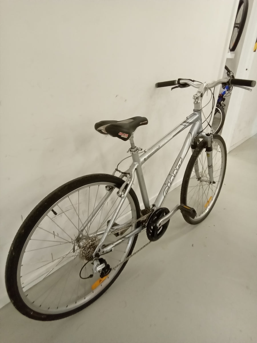 Giant Cypress Bike -  44cm - Hybrid Commuter, Colour: Silver