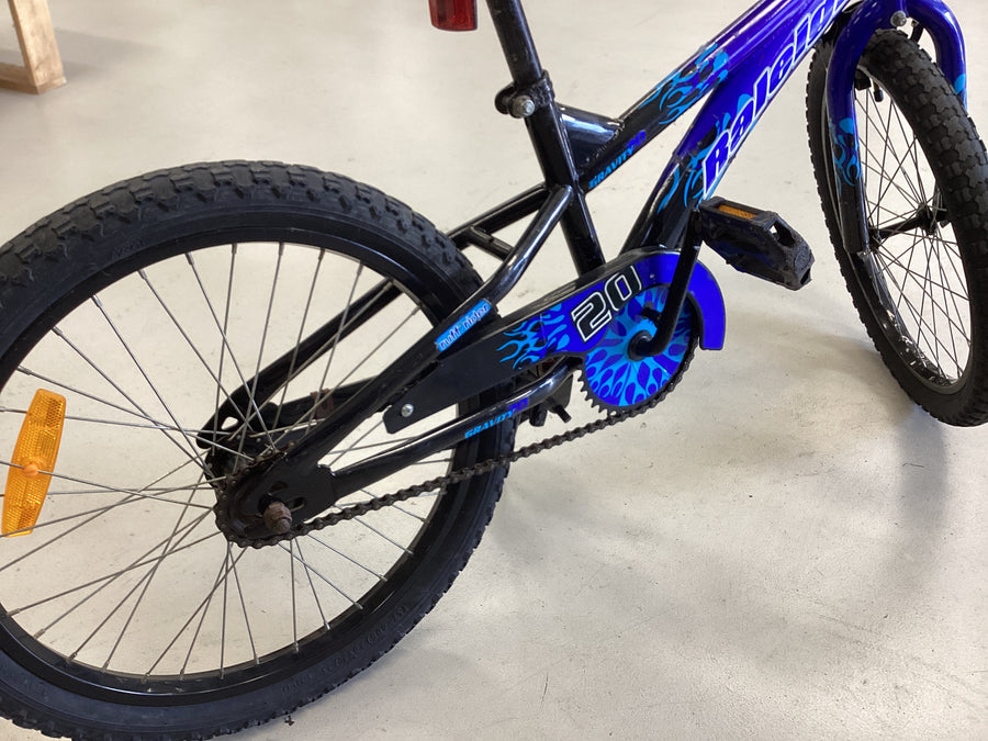 Raleigh Gravity 20 Bike - 20"  - Kids, Colour: Black, Blue