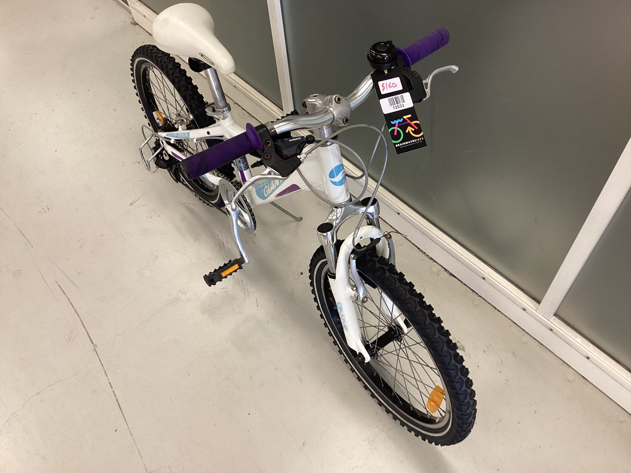 Giant Areva Bike - 20"  - Kids, Colour: White