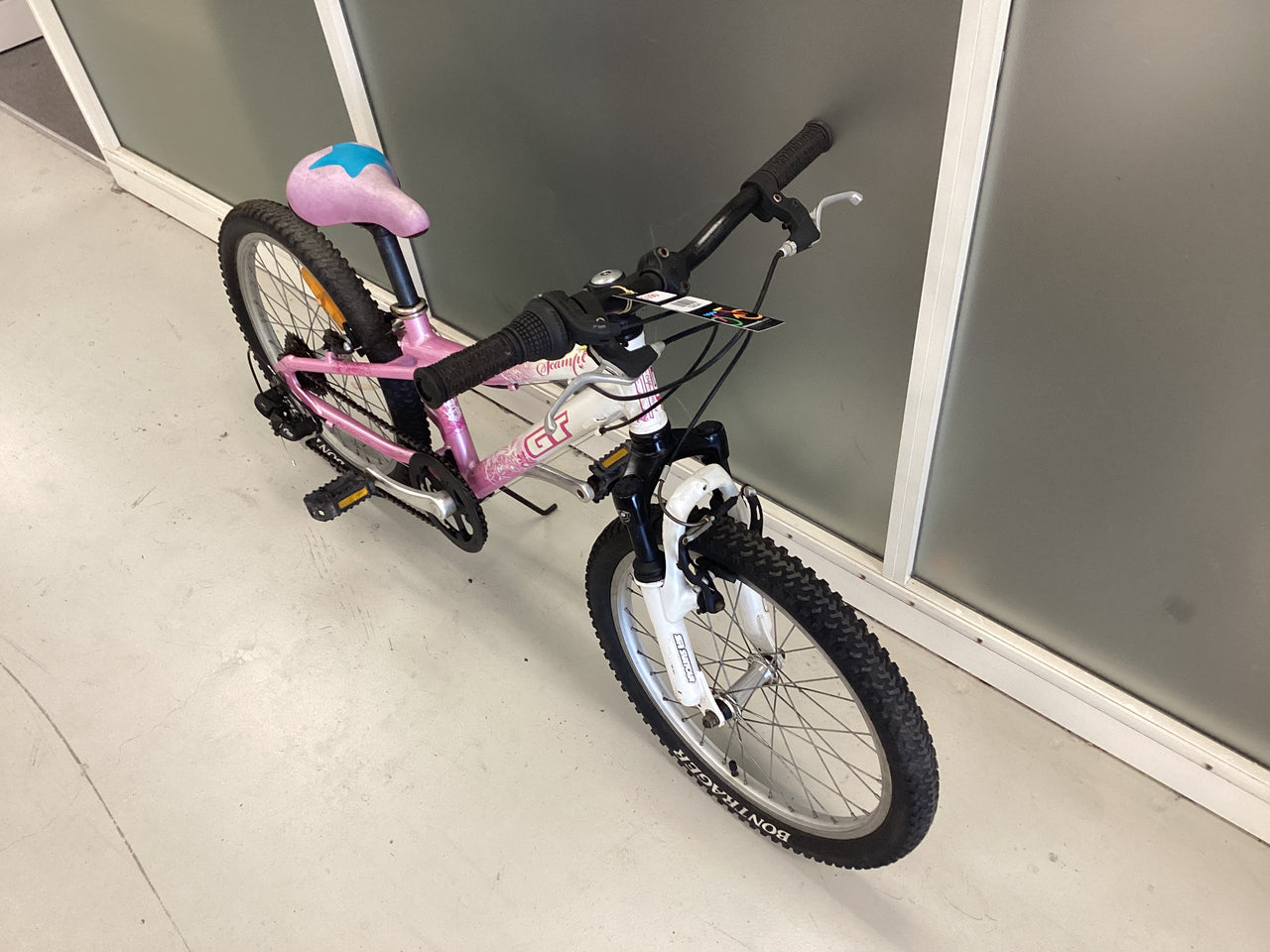 GT Scamp Bike - 20"  - Kids, Colour: White, Pink