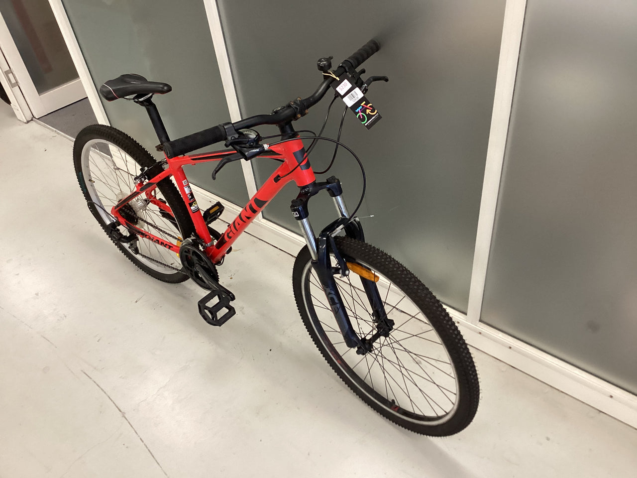 Giant ATX Bike -  42cm - Mountain Bike, Colour: Black, Red