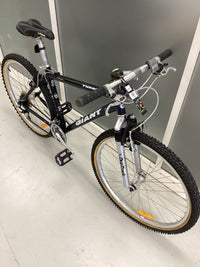 Thumbnail for Giant Yukon Bike -  46cm - Mountain Bike, Colour: Blue