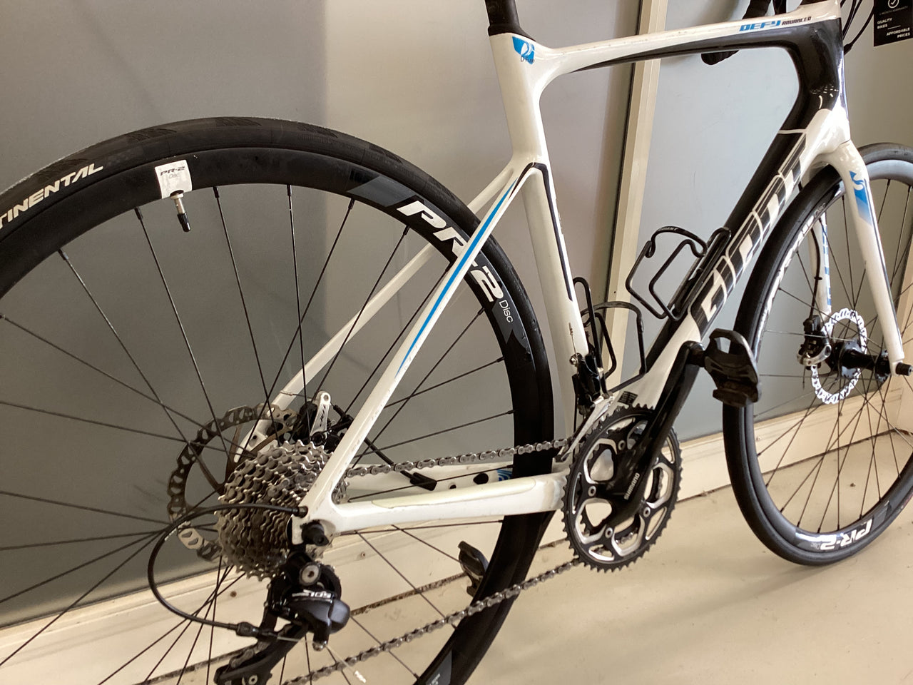 Giant Defy Advanced 2 Bike -  54cm - Road Bike, Colour: Black, White