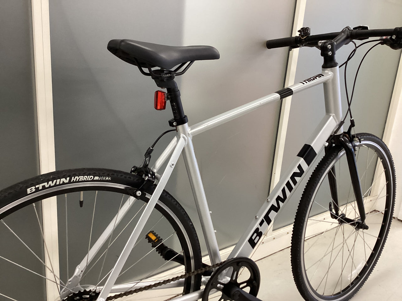 B-Twin Triban Bike -  54cm - Flat Bar Commuter, Colour: Silver