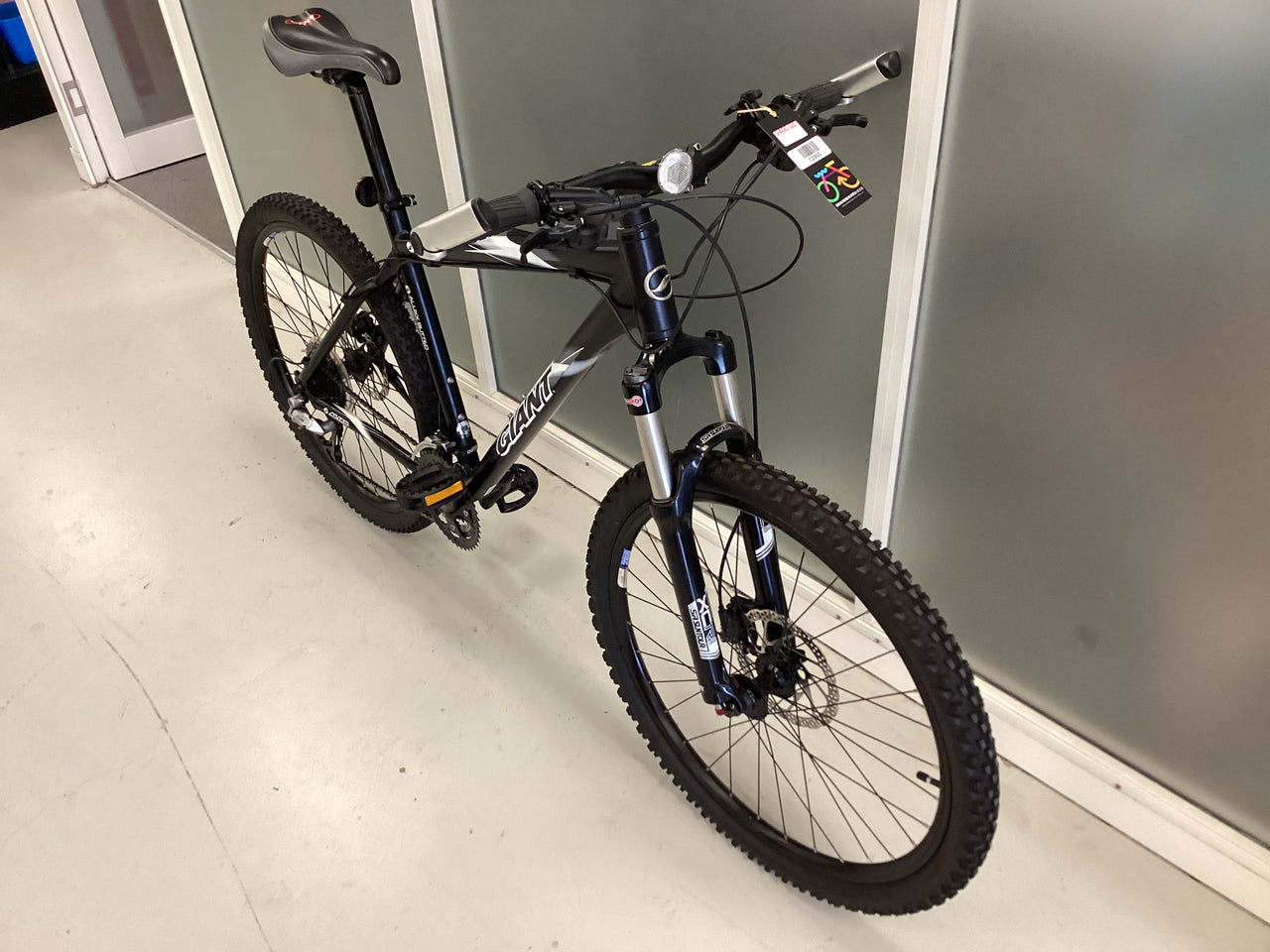 Giant Alias Bike -  48cm - Mountain Bike, Colour: Black, White
