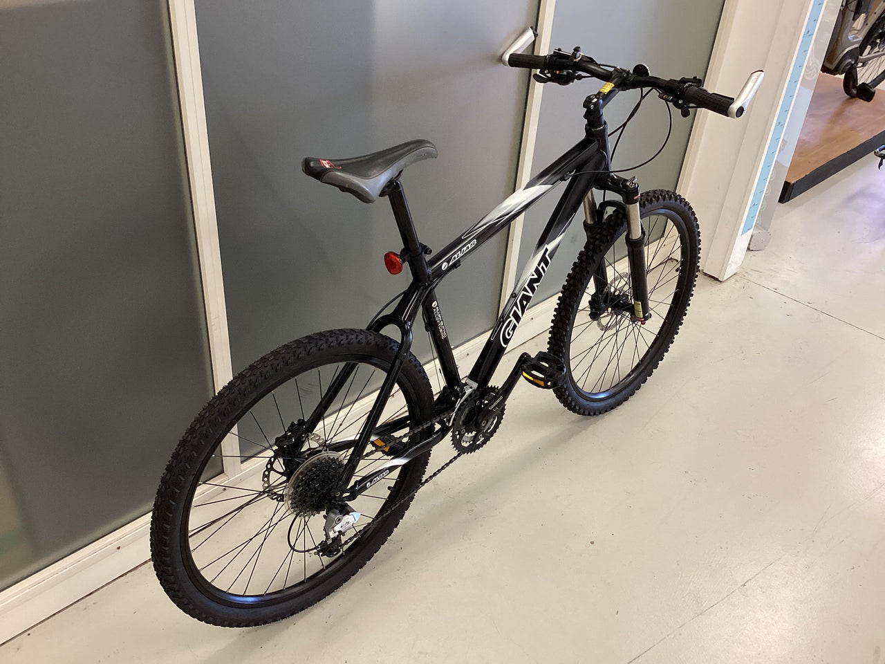 Giant Alias Bike -  48cm - Mountain Bike, Colour: Black, White