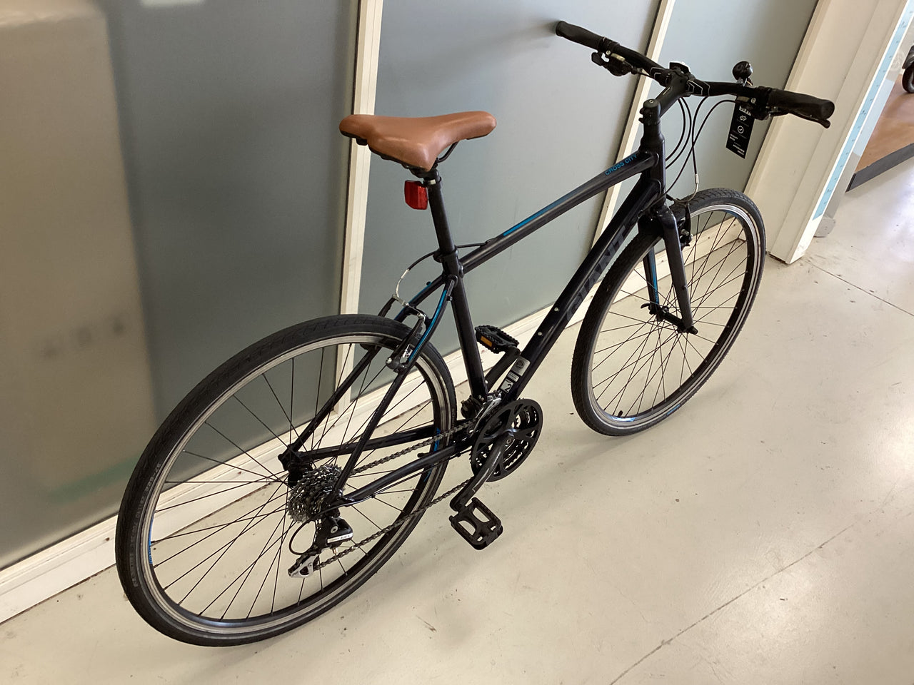 Giant Cross City Bike -  50cm - Flat Bar Commuter, Colour: Blue