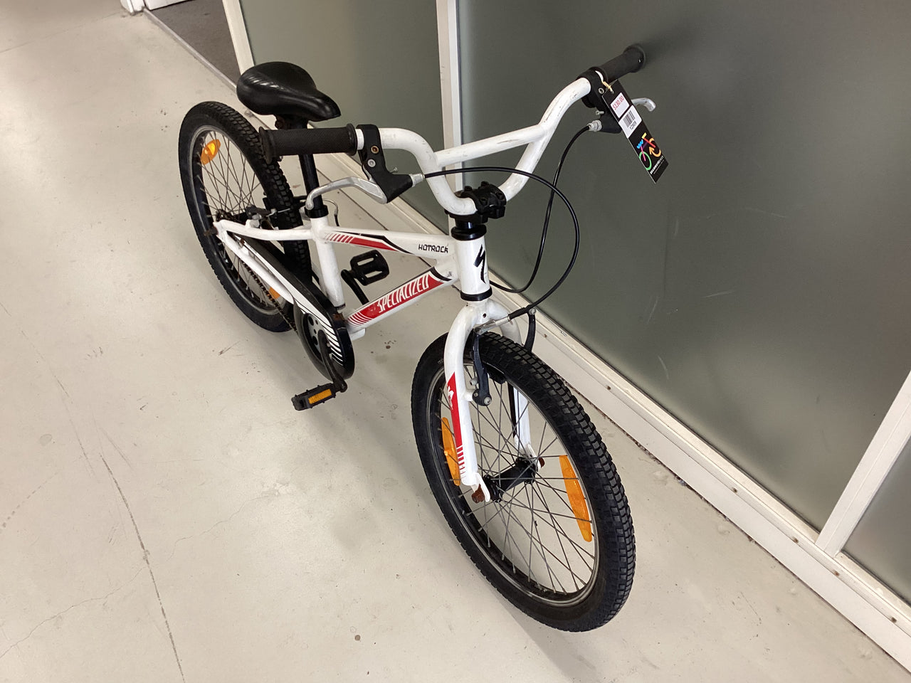 Specialized Hotrock Bike - 20"  - Kids, Colour: White, Red