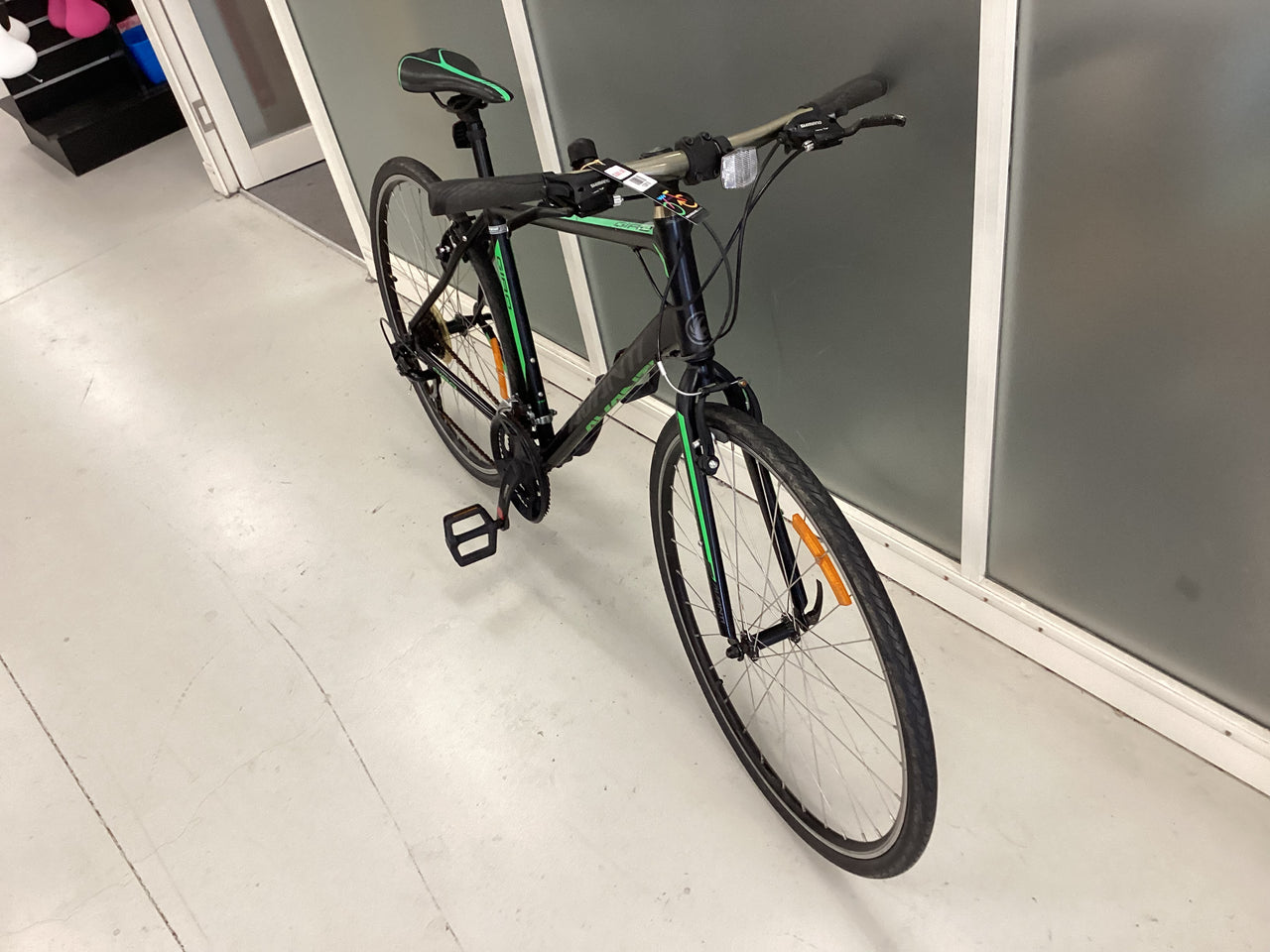 Avanti Giro Bike -  50cm - Flat Bar Commuter, Colour: Black, Green