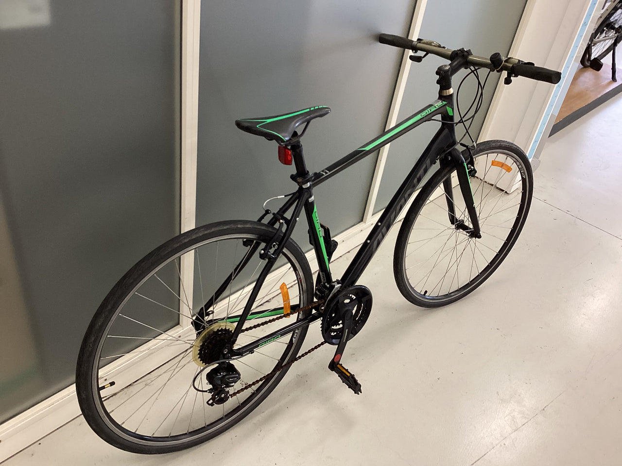 Avanti Giro Bike -  50cm - Flat Bar Commuter, Colour: Black, Green