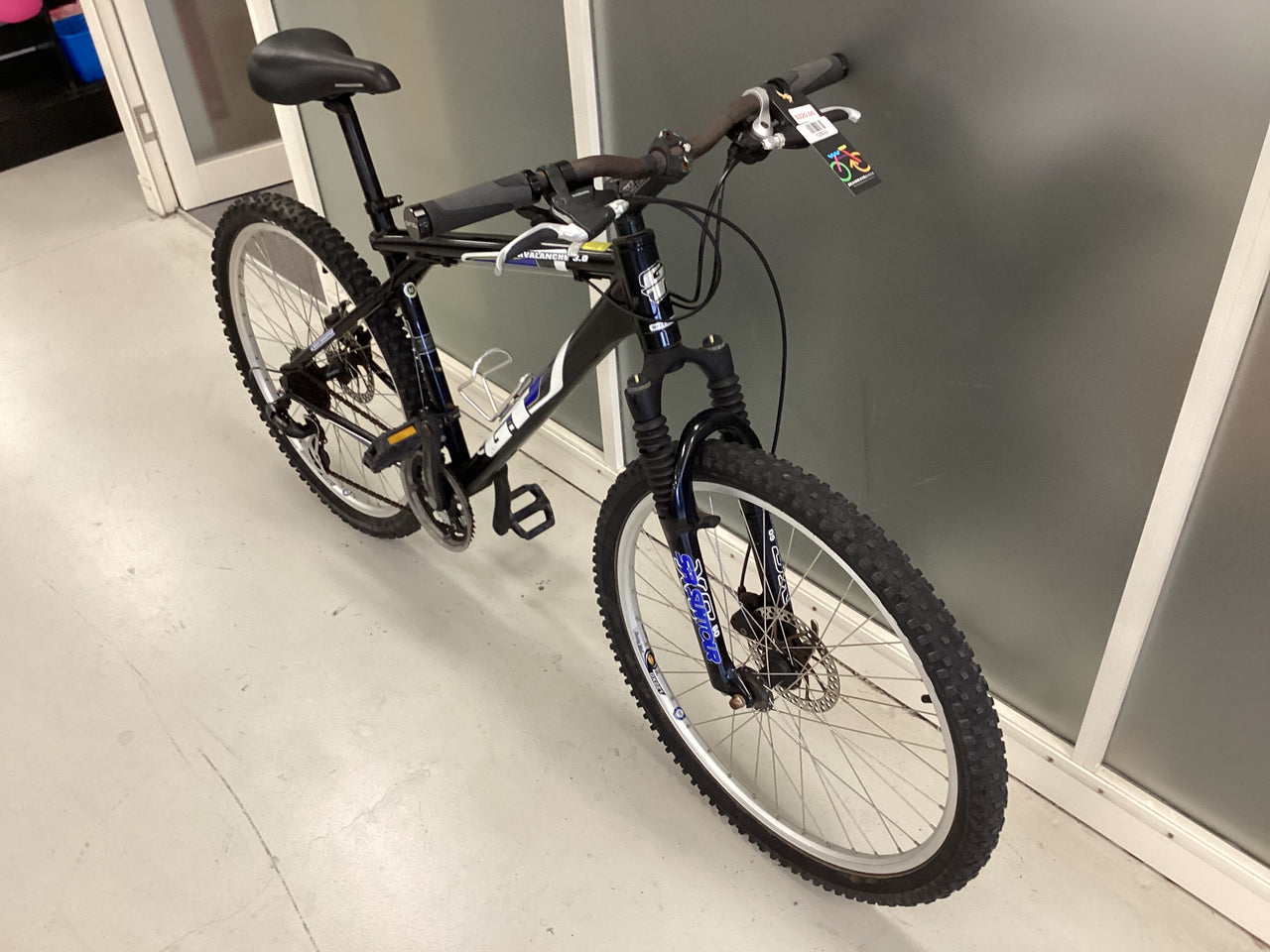 GT Avalanche 3.0 Bike -  48cm - Mountain Bike, Colour: Black, Blue, White