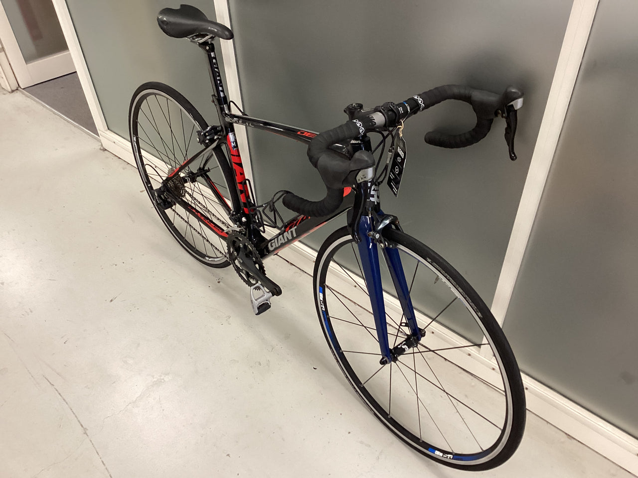 Giant Defy 3 Bike -  50cm - Road Bike, Colour: Black, Red