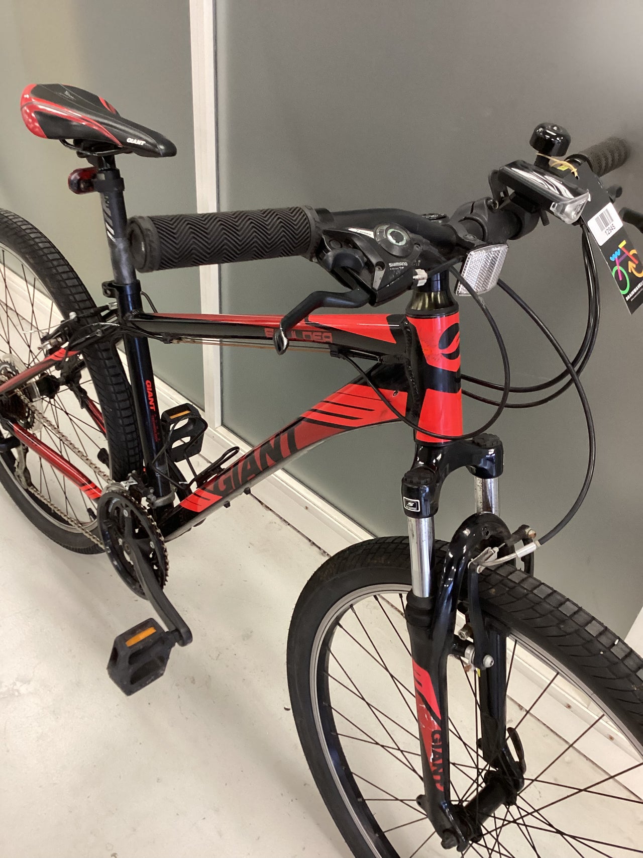 Giant Boulder Bike -  40cm - Mountain Bike, Colour: Black, Red