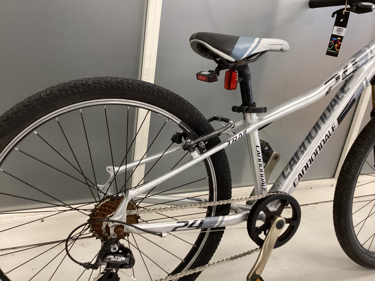 Cannondale 24 Bike - 24"  - Kids, Colour: Silver