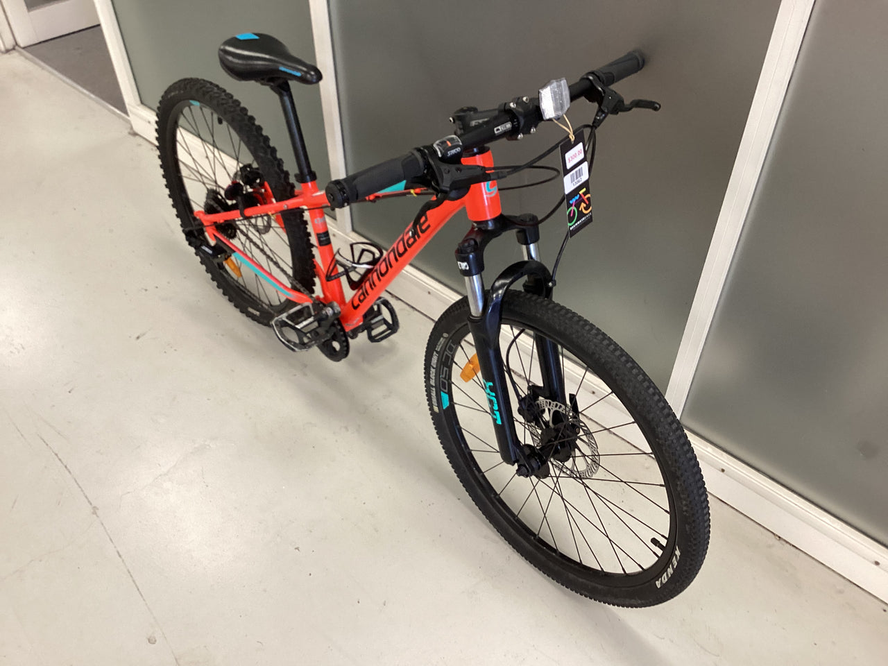 Cannondale Trail 24 Bike - 24"  - Mountain Bike,
Kids, Colour: Black, Red