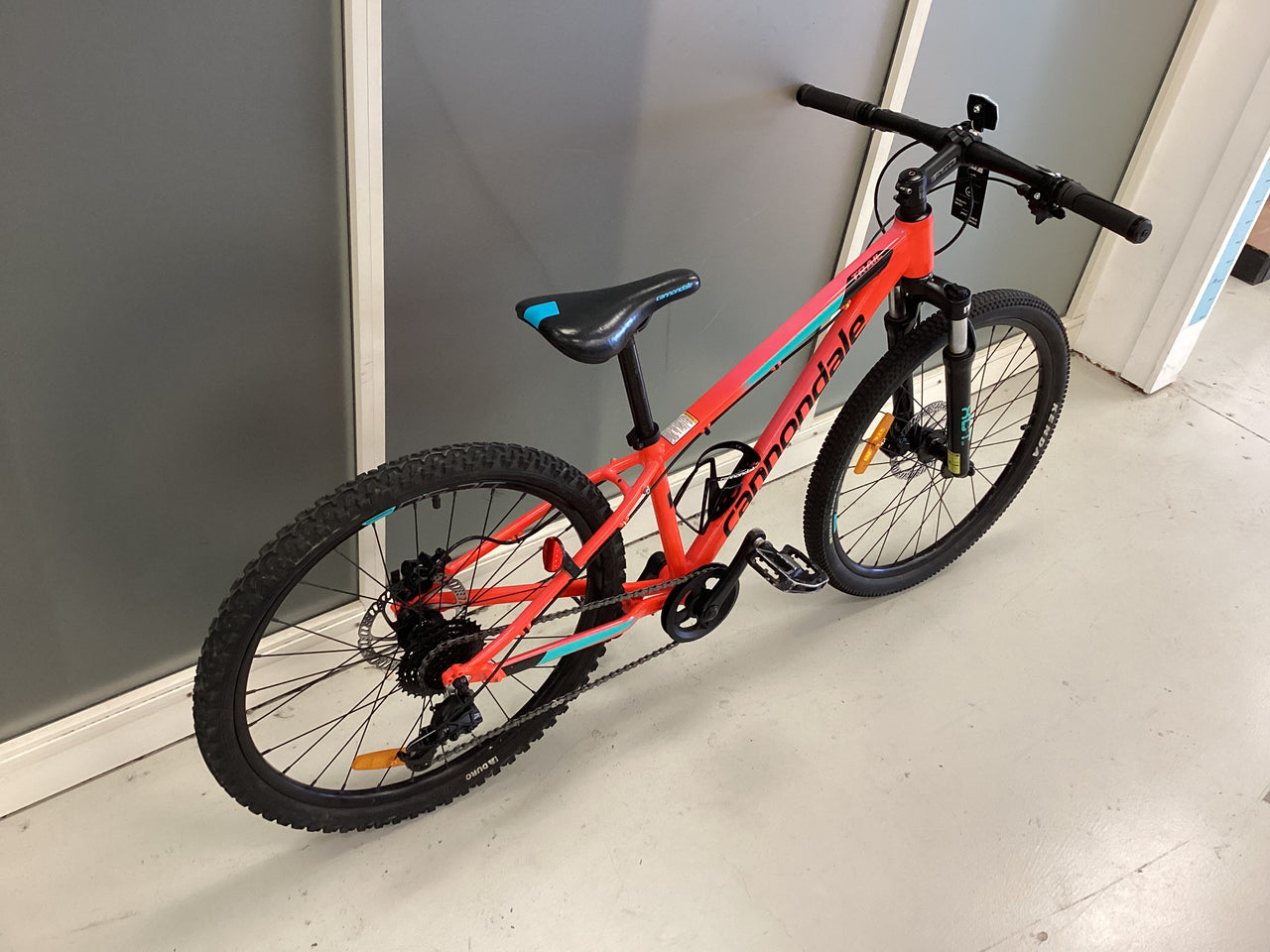 Cannondale Trail 24 Bike - 24"  - Mountain Bike,
Kids, Colour: Black, Red