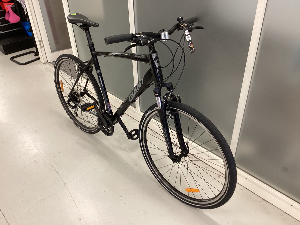 Giant Roam Bike -  60cm - Hybrid Commuter, Colour: Black