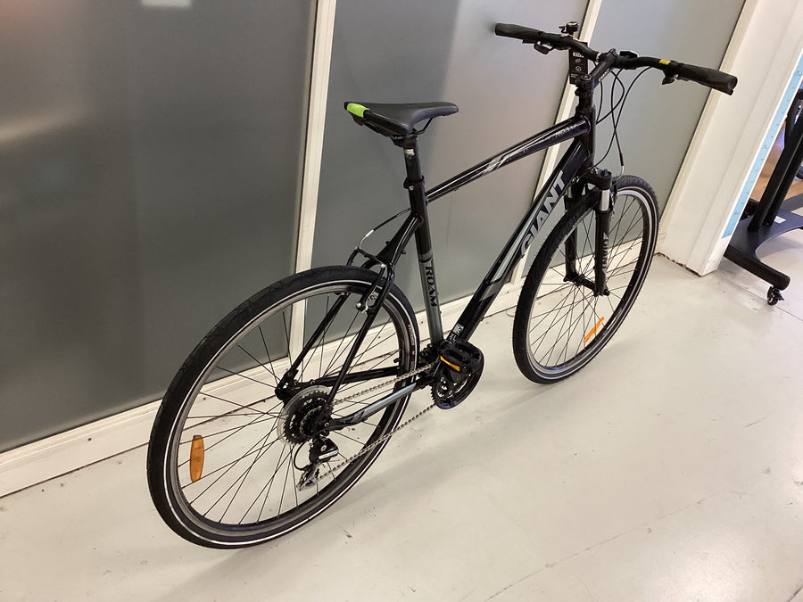Giant Roam Bike -  60cm - Hybrid Commuter, Colour: Black