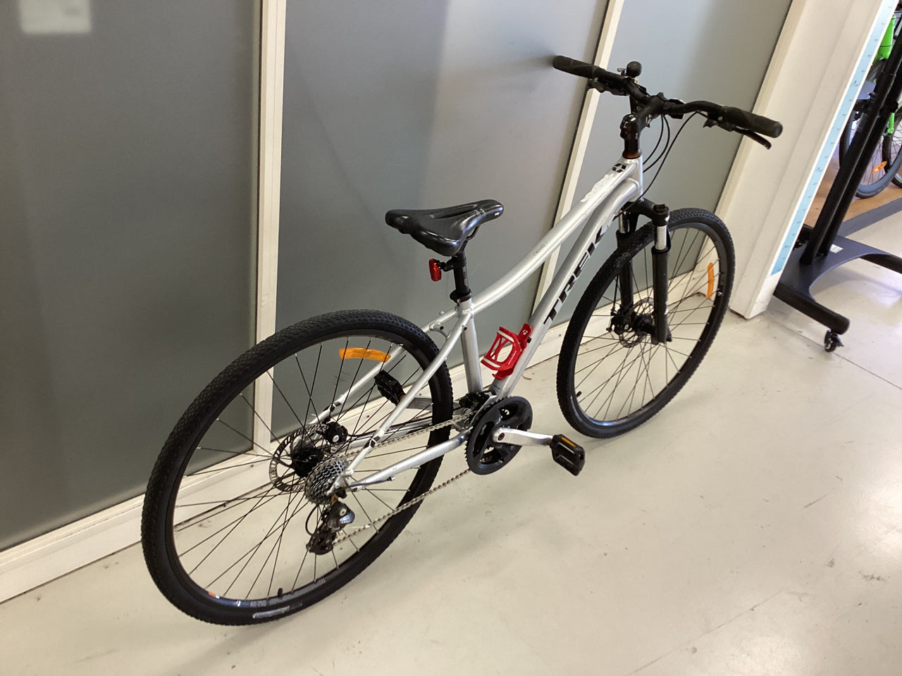 Trek Neko 1 Bike -  40cm - Hybrid Commuter, Colour: Black, Silver