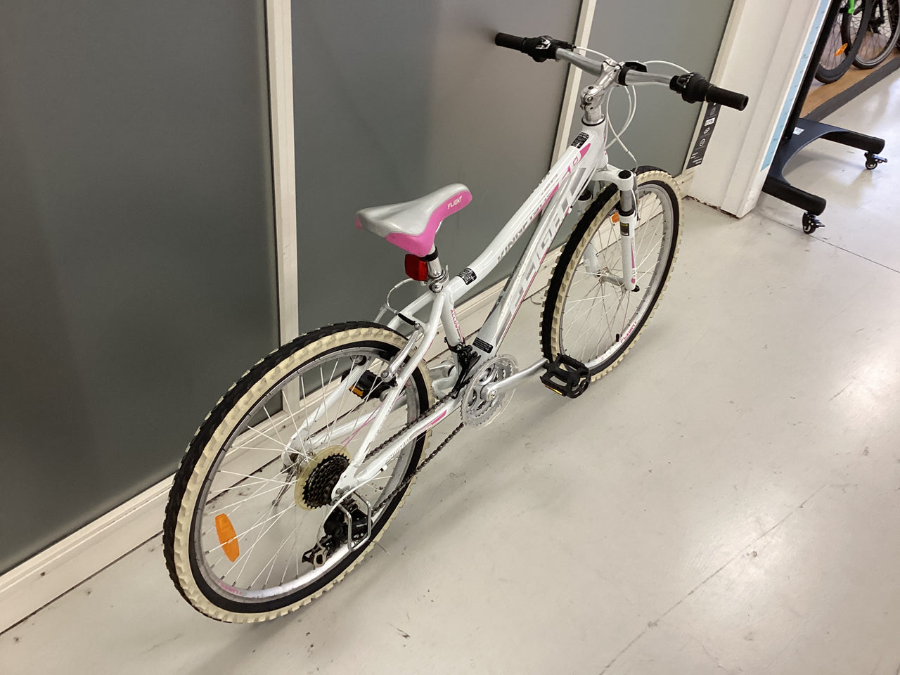Flight Kingfisher Bike - 24"  - Kids, Colour: White, Pink