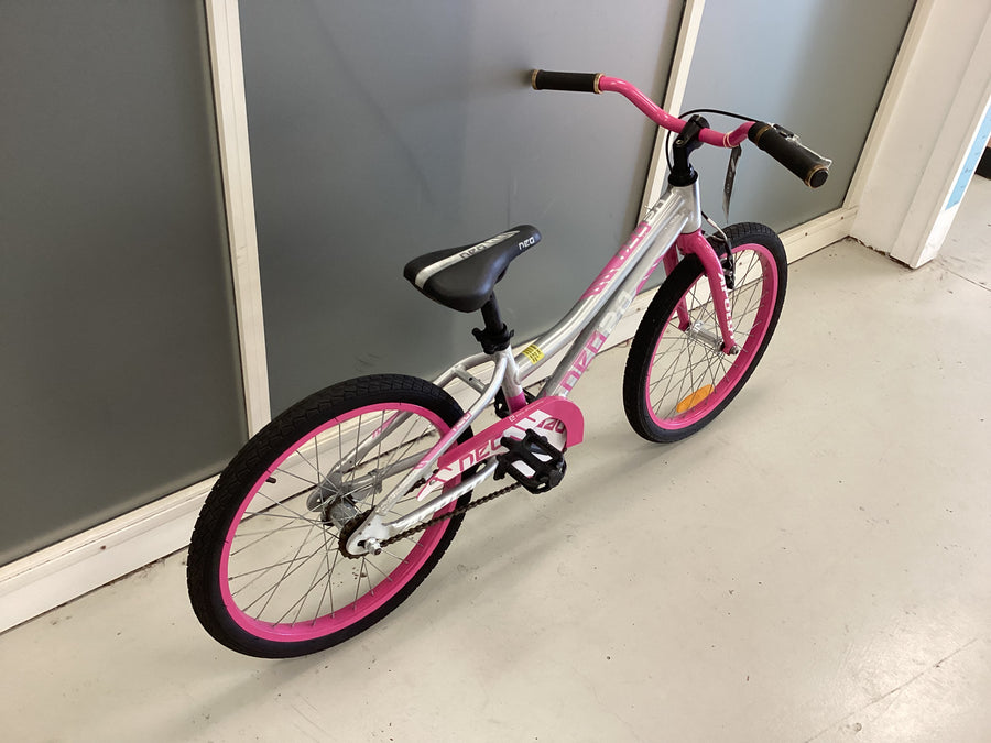 Apollo Neo 20 Bike - 20"  - Kids, Colour: Pink, Silver
