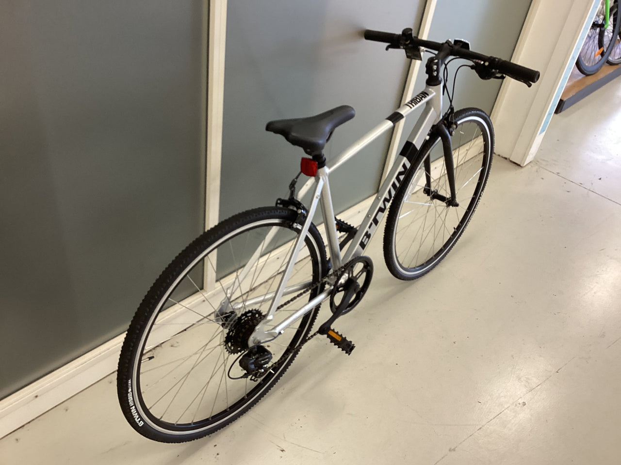 Btwin Triban Bike -  50cm - Flat Bar Commuter, Colour: Silver