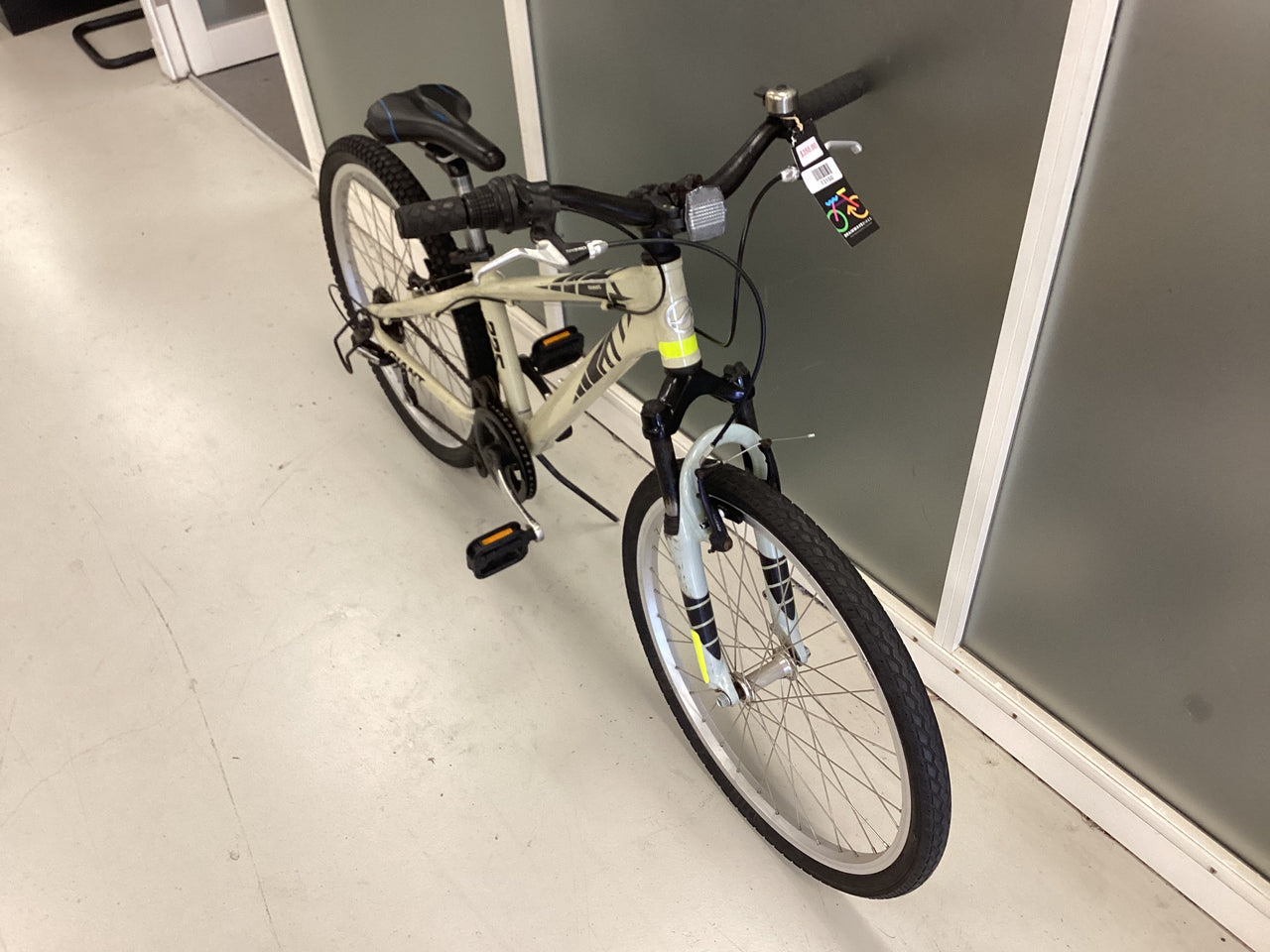 Giant Mtx 225 Bike - 24"  - Kids, Colour: White