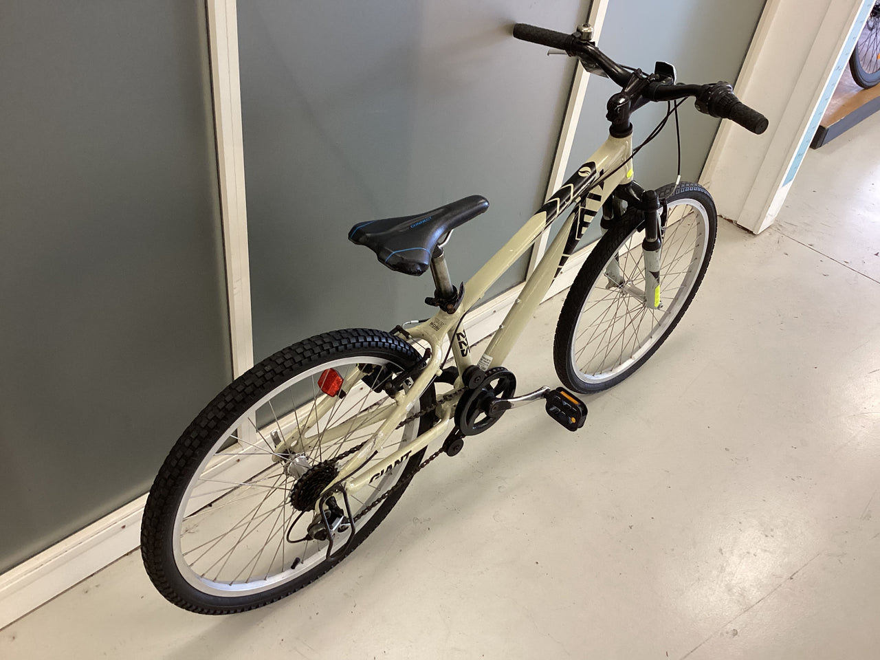 Giant Mtx 225 Bike - 24"  - Kids, Colour: White