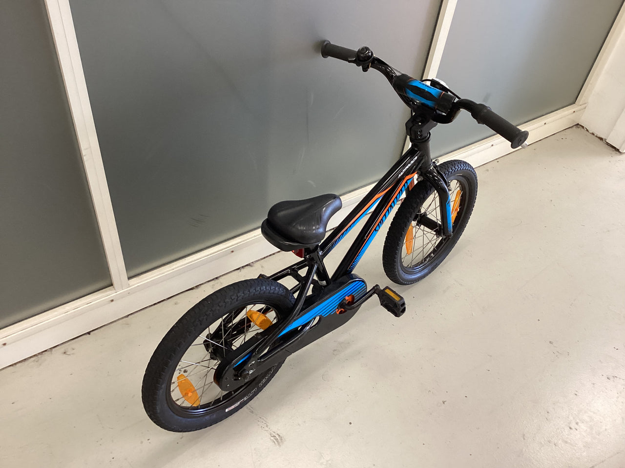 specialized Hotrock Bike - 20"  - Kids, Colour: Black, Blue, Orange