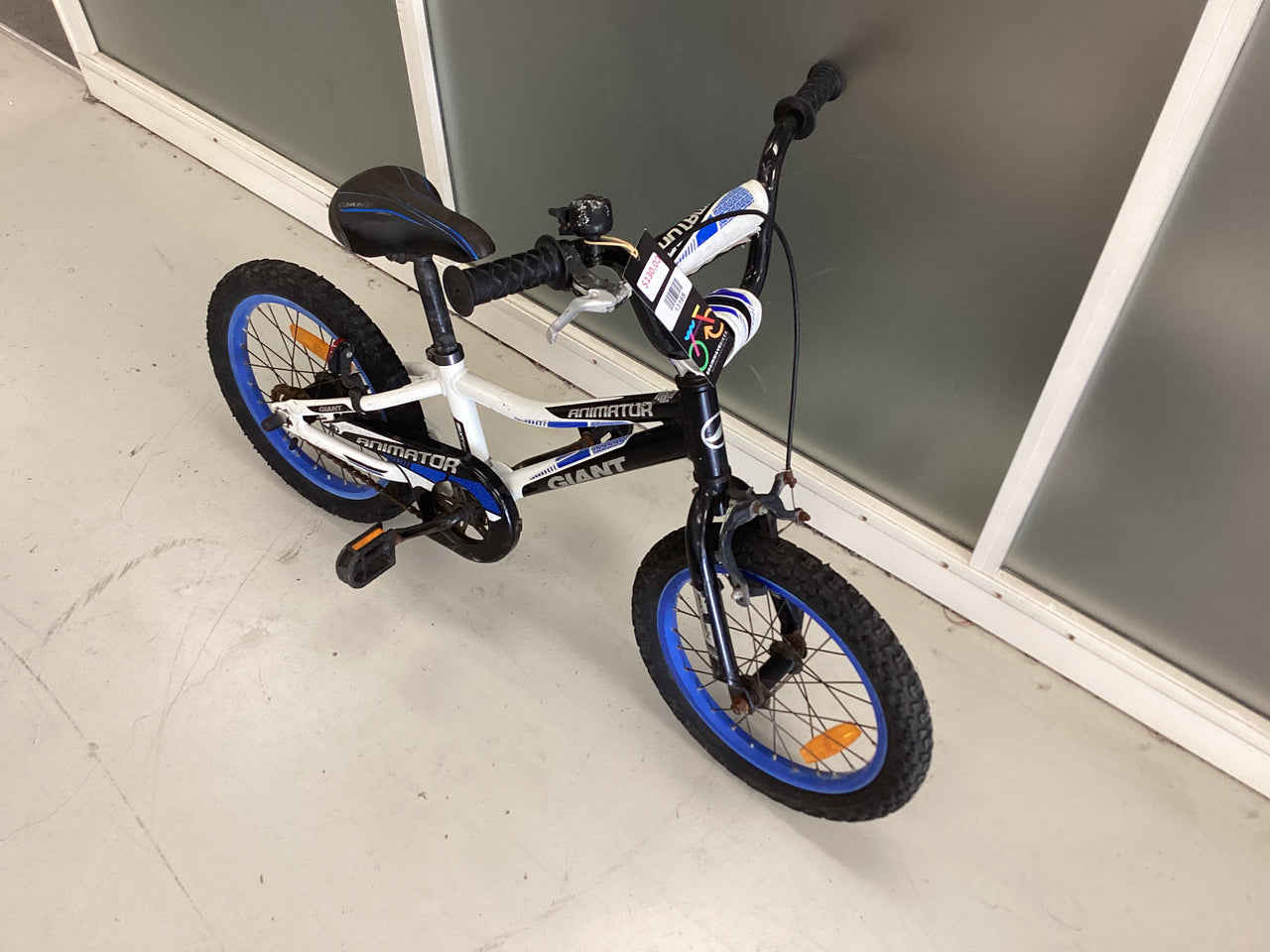 giant animator Bike - 16"  - Kids, Colour: Black, Blue, White
