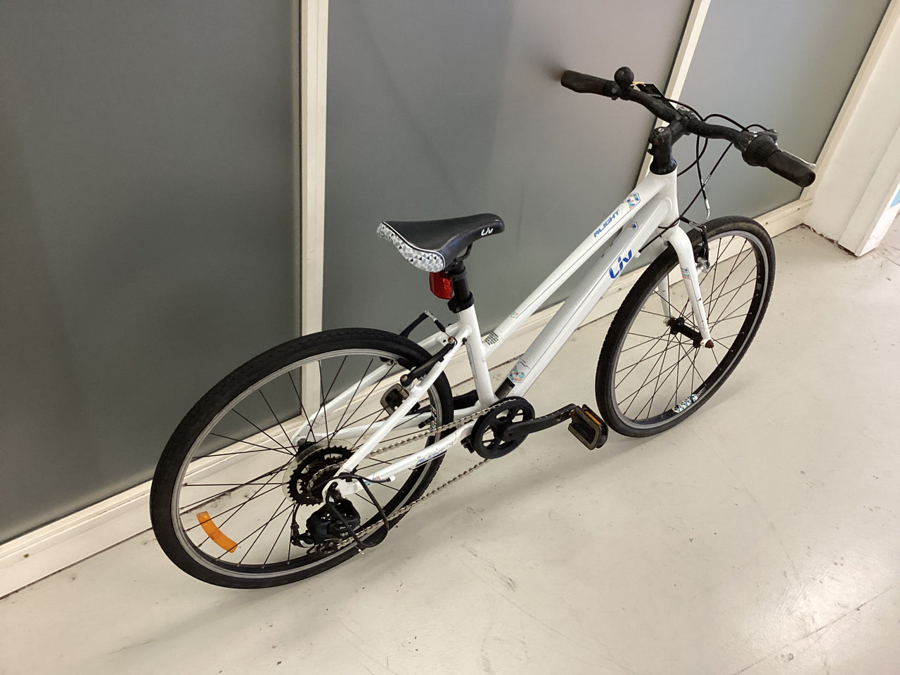 Liv Alight Bike - 24"  - Flat Bar Commuter,
Kids, Colour: White