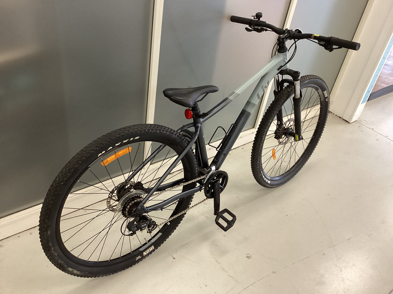 Giant Tempt Bike -  42cm - Mountain Bike, Colour: Black, Grey